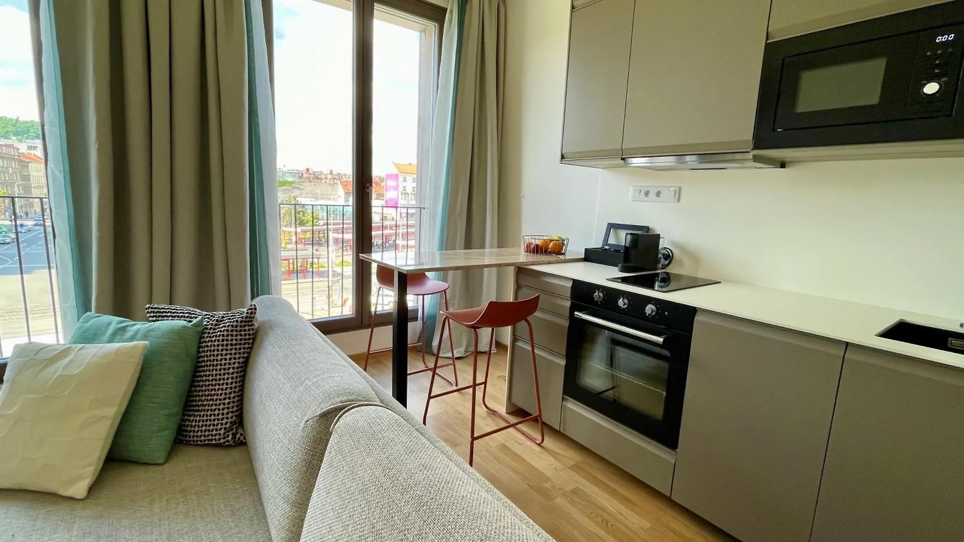 Urban Balance Suite, Andel - Metro Access & City Views 프라하 체코