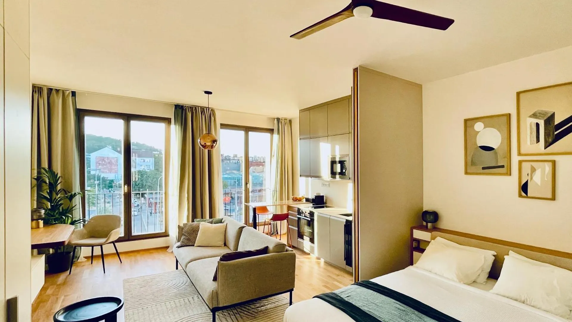 Urban Balance Suite, Andel - Metro Access & City Views 프라하