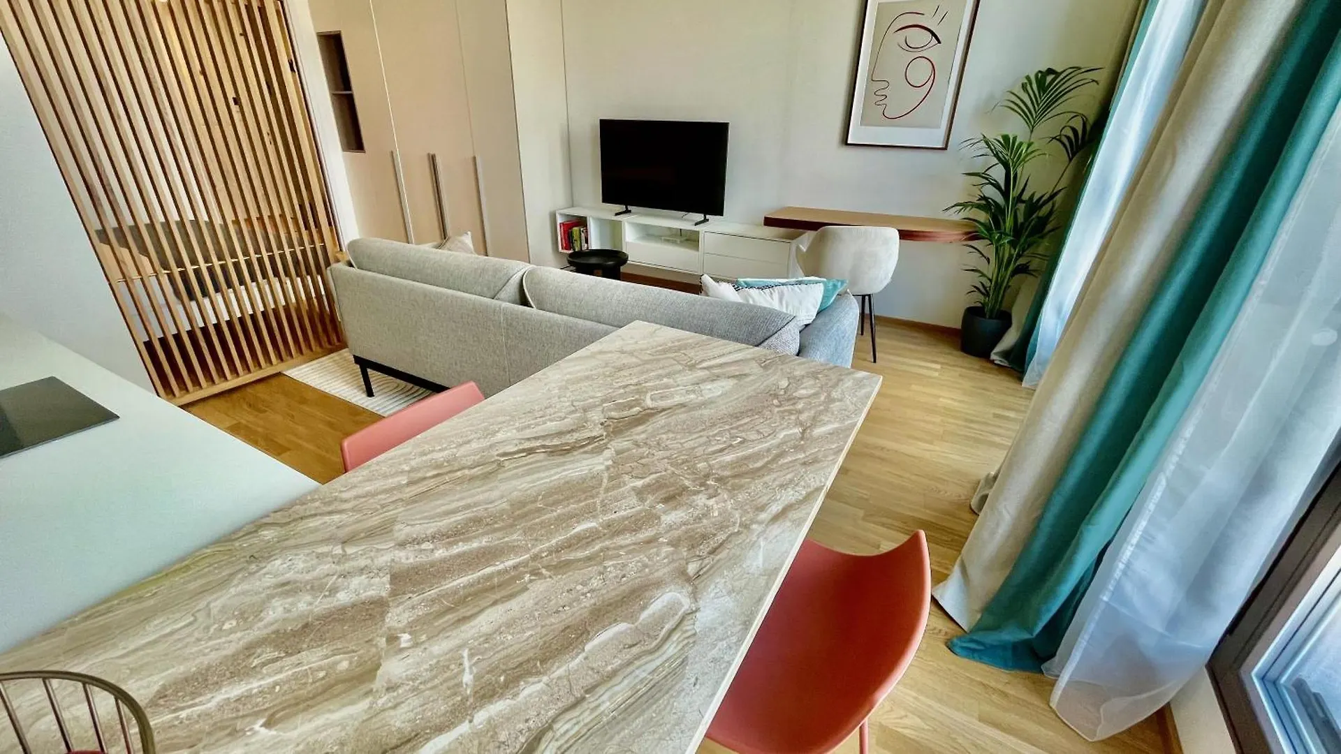 Urban Balance Suite, Andel - Metro Access & City Views 프라하