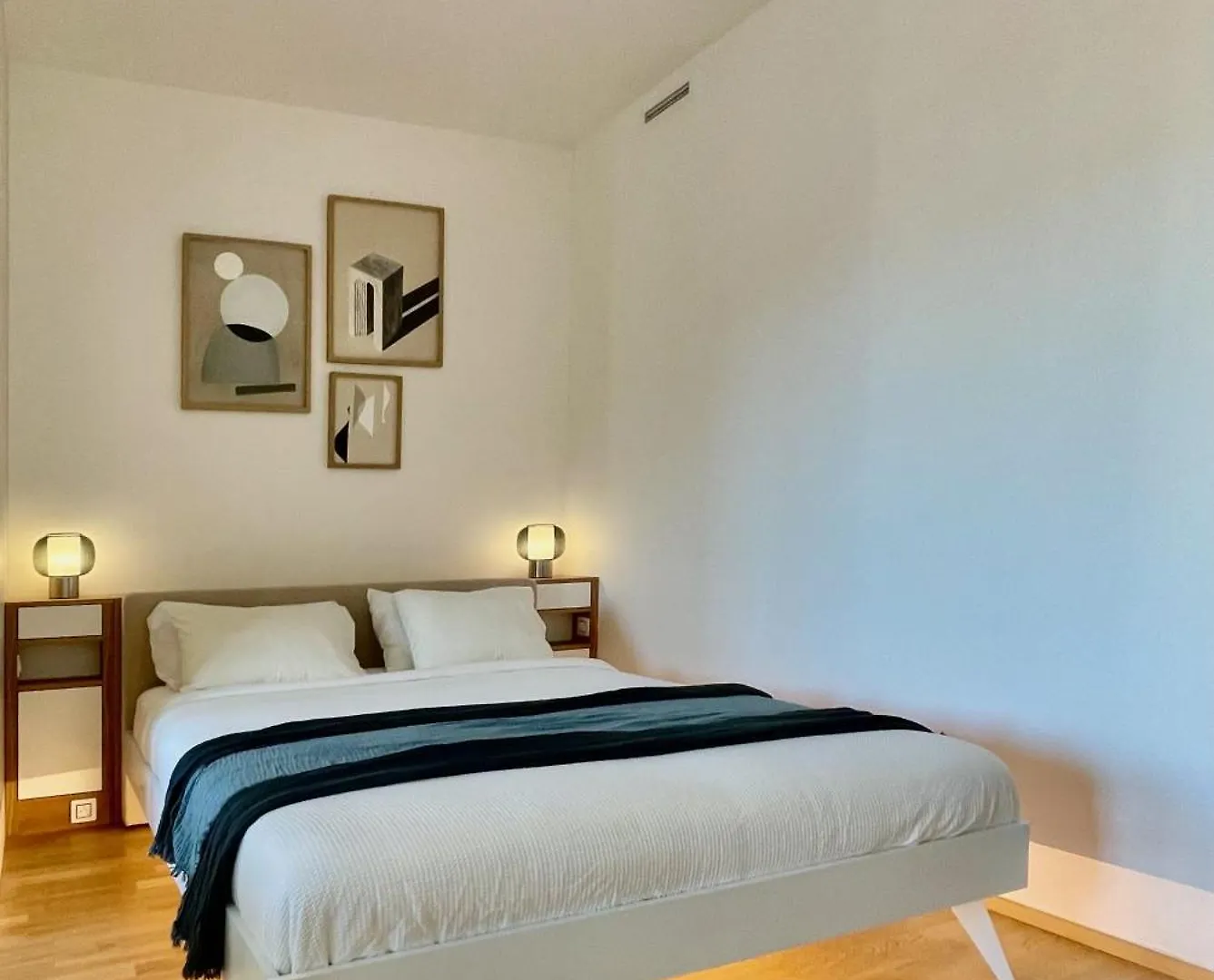 Urban Balance Suite, Andel - Metro Access & City Views 프라하